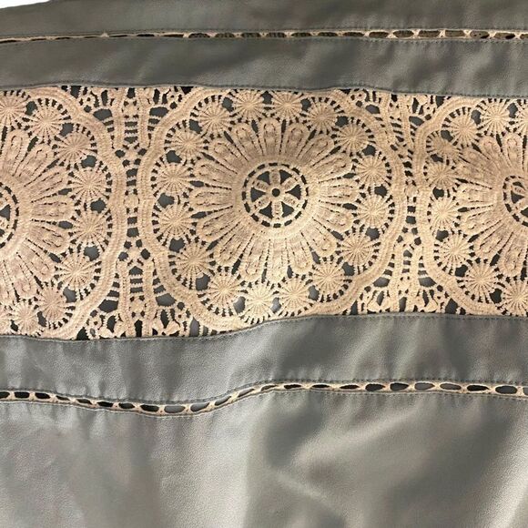 Versona Pinky Crochet Detail Skirt Size S EUC - Picture 10 of 10